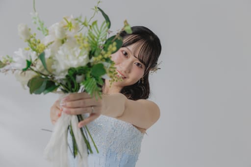 ブーケ越しに