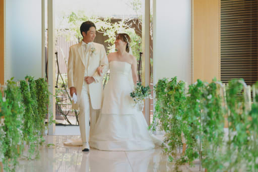 お二人の 入場のシーンから撮影させていただきました！挙式風のお写真を撮影できるのがチャペルロケーションの魅力です！