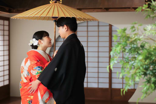 一つの傘に、ふたつの笑顔！