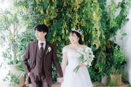 ミモザの前をお散歩。