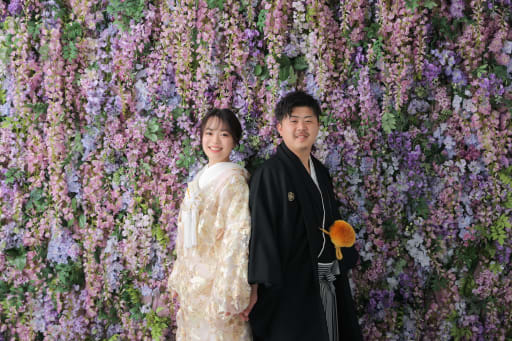 手を繋いで仲良しショット