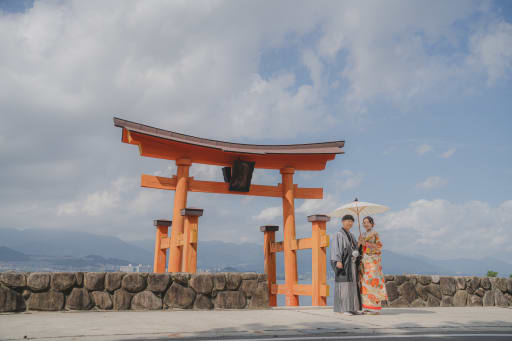 まずは鳥居の前で