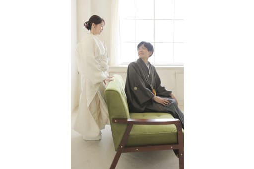 窓際で