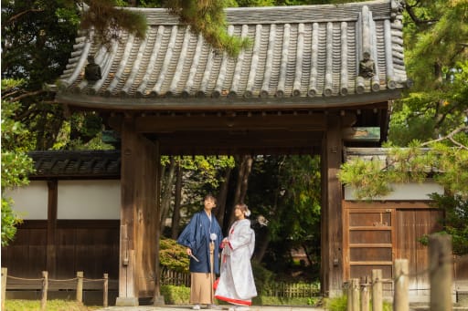 まずは門の前で！