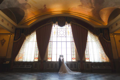 圧巻のステンドグラス 