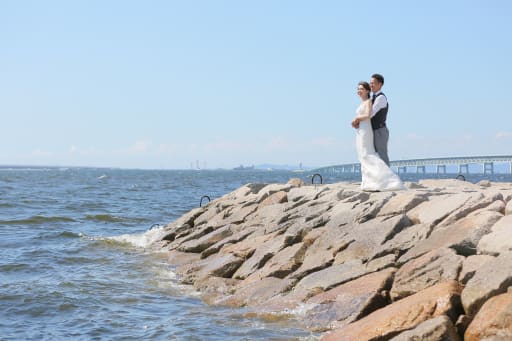 関西空港の橋をバックに