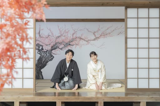 感謝を伝えるおもてなしの正座ショット