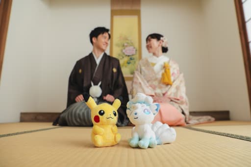 大好きなぬいぐるみと一緒に遊び心あふれる一枚