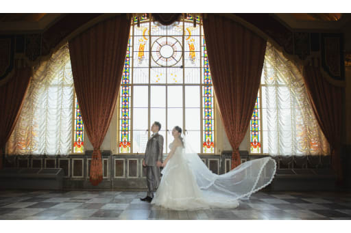 光に包まれるシルエット