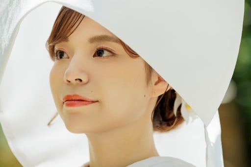純白の綿帽子に包まれた横顔