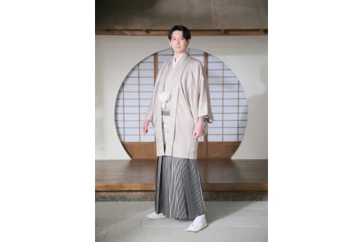 目線を外して格好良く