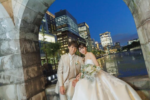 夜景がおふたりを祝福しているようです！