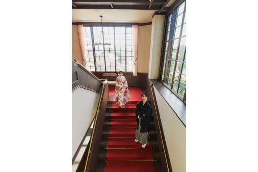 室内の階段で