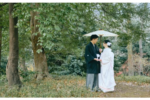 見つめあって。