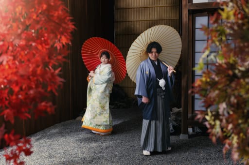 紅葉と和傘を使って日本ならではの和を演出しました！