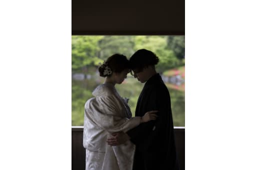 おでこを合わせて