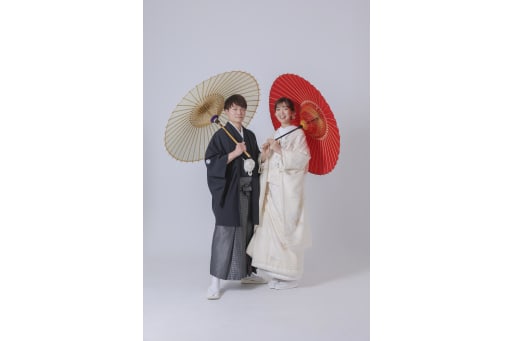 紅白の和傘で。