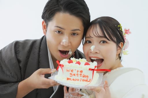 ケーキ×シンプル背景