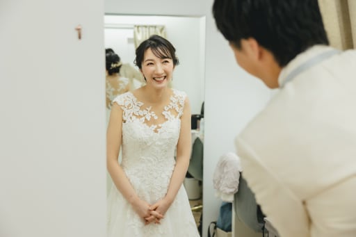 支度が終わった新婦様をチラリ