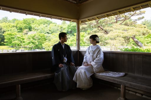 家屋の中でシンメトリーのシルエット風に撮影もできますよ！！