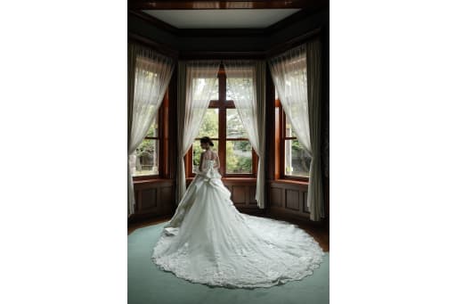 落ち着いたトーンで。