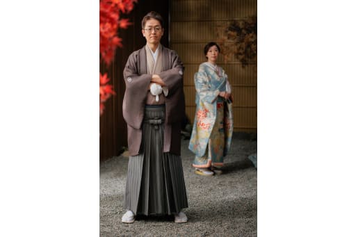 続いては奥行きを活かして新郎様の後ろに新婦さまが歩いているお写真！