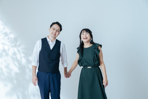 木漏れ日風のライティングの中で、仲良くお手繋ぎ！！