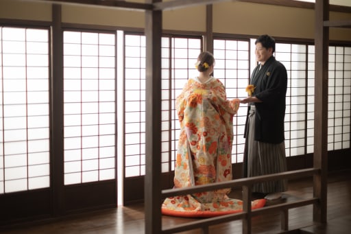 廊下でのイメージカット