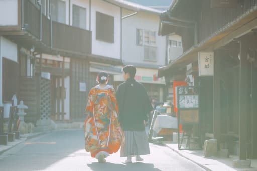 歩いている姿も