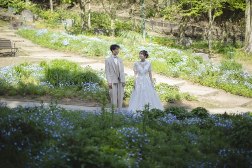 ネモフィラの前でパシャリ