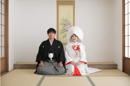綿帽子をつけて