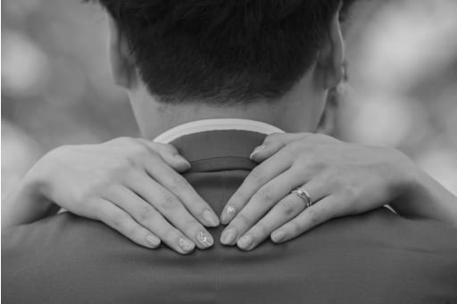 明るい写真から一変