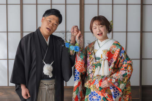 遊び心と結ぶ、ふたりの笑顔