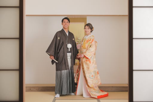 お茶室の中でかっちりした立ち姿も