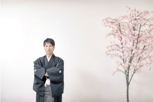 ご新郎様も紋服でキメキメの腕組みポーズ