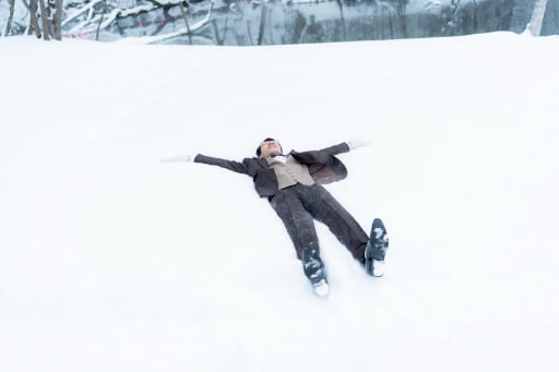 お茶目な新郎さまは最後雪へダイブっ！！