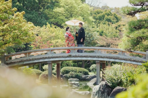 大仙公園ならではの太鼓橋のショットです。和装に似合いますね