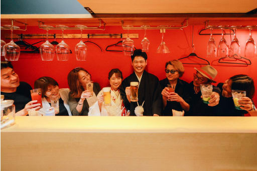 撮影の締めくくりには、みんなで盛大に「かんぱーい！」