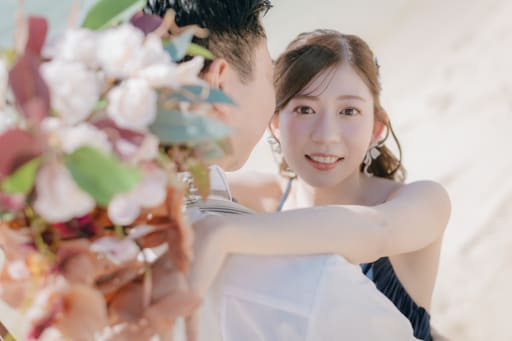 ブーケの前ボケを活かしたポートレート