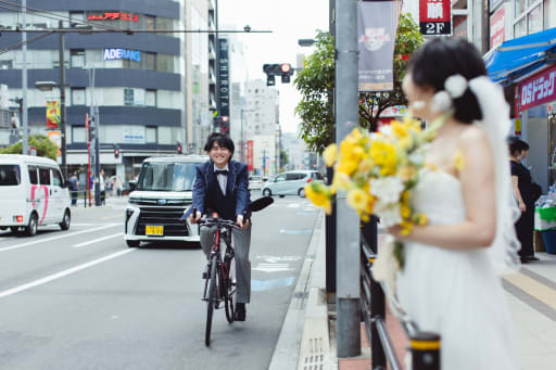 自転車で登場！？