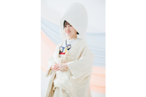 【光に包まれる、清楚な花嫁様】