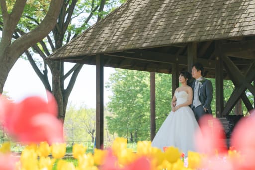 木陰で休みながら