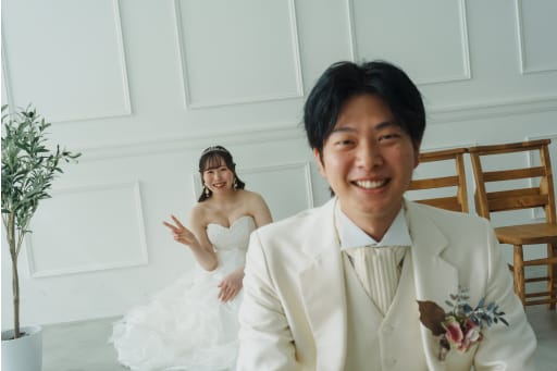 近づく新郎さん