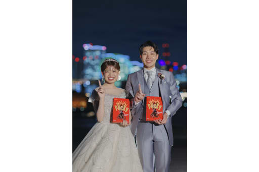 撮影日が11/11でポッキーの日だったため、お二人がめちゃでかポッキーを持ってきてくださりました＾＾