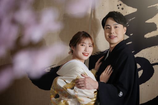 続いては暖簾をバックに春の桜を前ボケに使用しての撮影♪