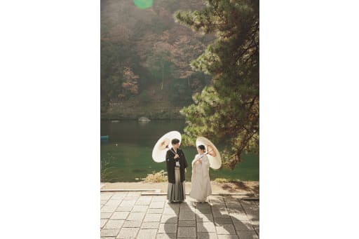 暖かい光の中で落ち着いたお写真も