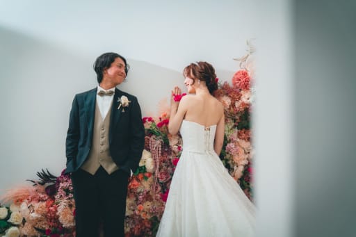 壁越しのショット