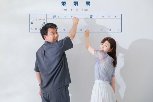 なんと！壁に婚姻届け？！