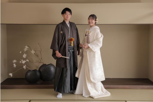 まずはかっちりとした立ち姿から