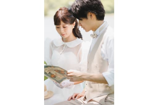 絵本を読みながら